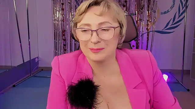 Snapshot of sugar_vivien chatting on 02.26.25 sugar vivien online show from 02.26.25