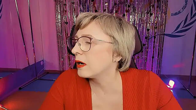 Snapshot of sugar_vivien chatting on 02.28.25 sugar vivien online show from 02.28.25