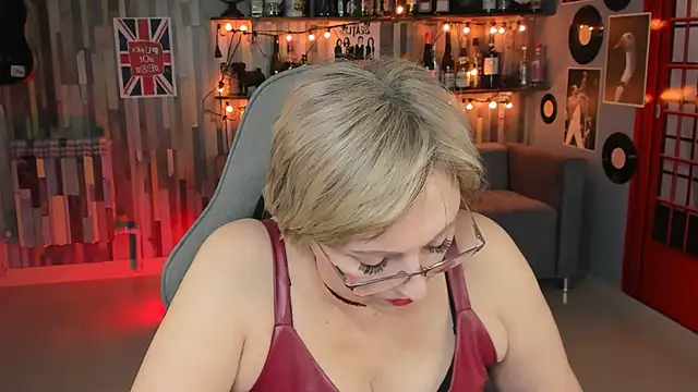 Snapshot of sugar_vivien chatting on 03.21.25 sugar vivien online show from 03.21.25