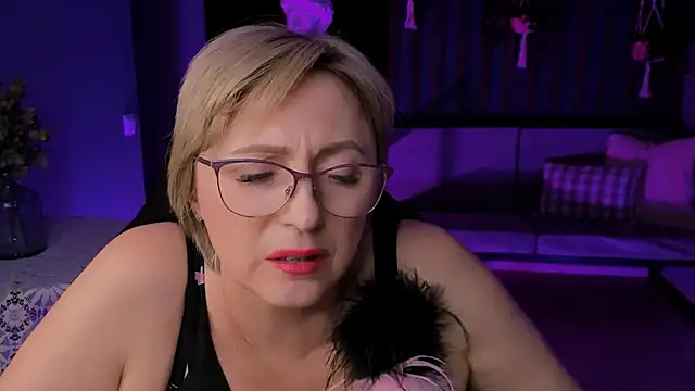 Snapshot of sugar_vivien chatting on 03.22.25 sugar vivien online show from 03.22.25