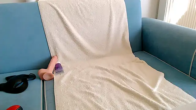 Topmodell online show from 01.02.25