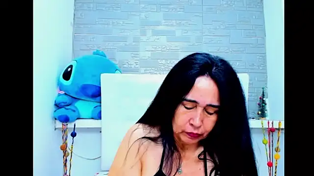 Snapshot of HorniestMilf chatting on 02.22.25 HorniestMilf online show from 02.22.25