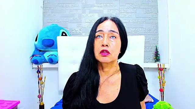 Snapshot of HorniestMilf chatting on 09.22.25 HorniestMilf online show from 09.22.25