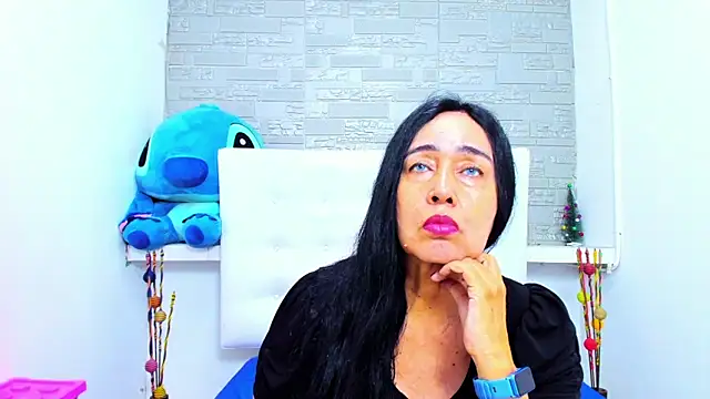 Snapshot of HorniestMilf chatting on 09.24.25 HorniestMilf online show from 09.24.25