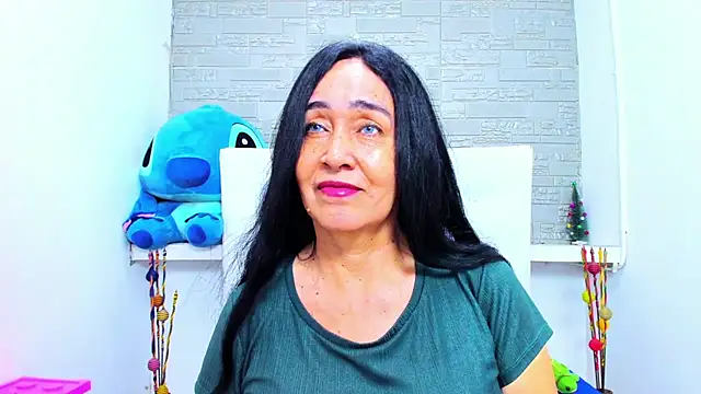 Snapshot of HorniestMilf chatting on 09.25.25 HorniestMilf online show from 09.25.25