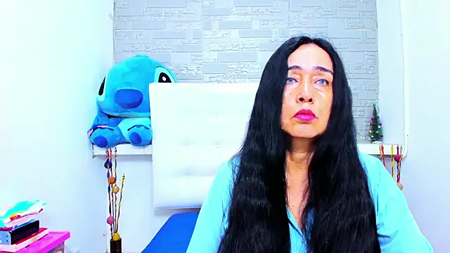 Snapshot of HorniestMilf chatting on 09.29.25 HorniestMilf online show from 09.29.25