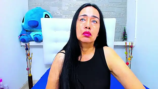 Snapshot of HorniestMilf chatting on 10.11.25 HorniestMilf online show from 10.11.25