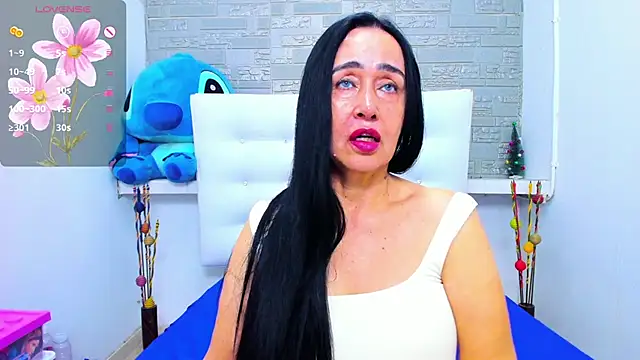 Snapshot of HorniestMilf chatting on 10.29.25 HorniestMilf online show from 10.29.25