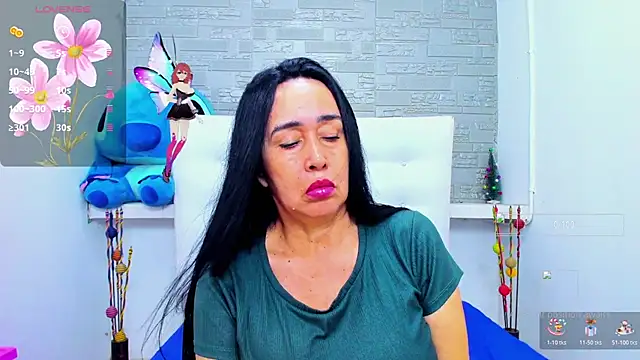 Snapshot of HorniestMilf chatting on 11.02.25 HorniestMilf online show from 11.02.25