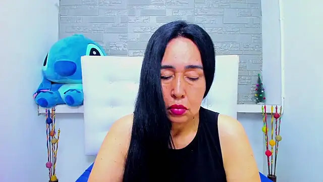 Snapshot of HorniestMilf chatting on 11.22.25 HorniestMilf online show from 11.22.25