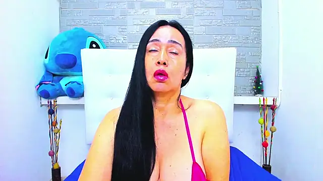 Snapshot of HorniestMilf chatting on 11.28.25 HorniestMilf online show from 11.28.25