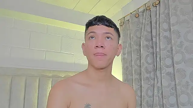 Snapshot of JulianRose_1 chatting on 01.29.25 JulianRose 1 online show from 01.29.25