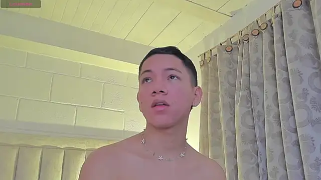 Snapshot of JulianRose_1 chatting on 02.05.25 JulianRose 1 online show from 02.05.25