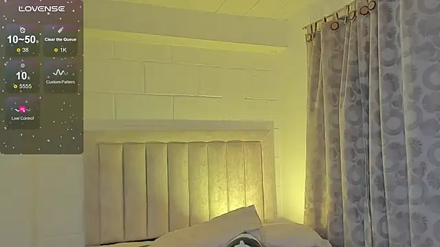 Snapshot of JulianRose_1 chatting on 02.06.25 JulianRose 1 online show from 02.06.25