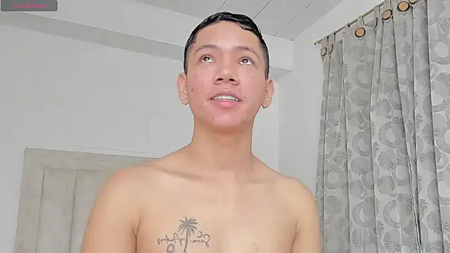 Snapshot of JulianRose_1 chatting on 02.08.25 JulianRose 1 online show from 02.08.25