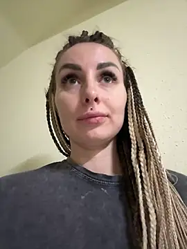 Snapshot of TwixCouple chatting on 03.08.25 TwixCouple online show from 03.08.25