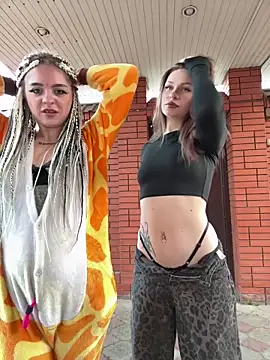 Snapshot of TwixCouple chatting on 11.28.25 TwixCouple online show from 11.28.25