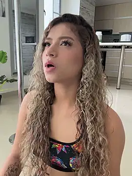 Snapshot of Melina-Smith chatting on 11.12.25 Melina-Smith online show from 11.12.25