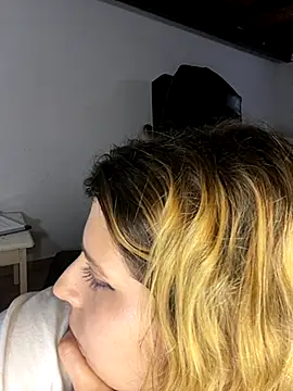 Snapshot of FlorBich chatting on 09.19.25 FlorBich online show from 09.19.25