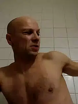 Snapshot of wedge75 chatting on 01.01.25 wedge75 online show from 01.01.25