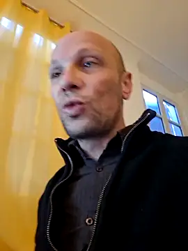 Snapshot of wedge75 chatting on 12.04.25 wedge75 online show from 12.04.25