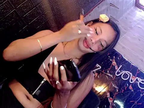 whiteladyboy online show from 10.29.25