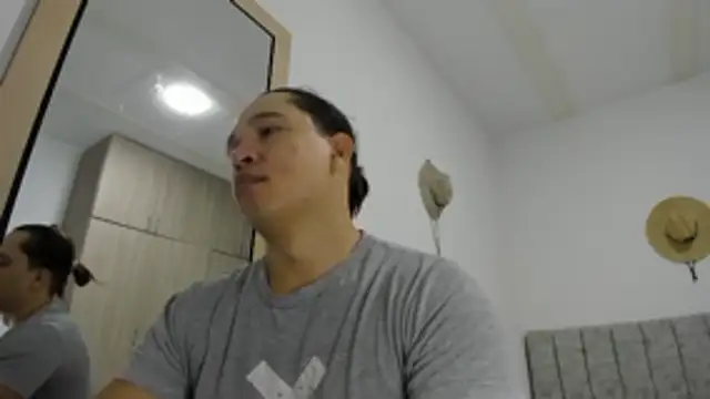 Snapshot of Valerioe chatting on 04.17.26 Valerioe online show from 04.17.26