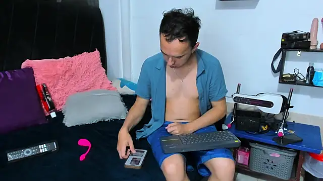 Snapshot of big-dicktop23 chatting on 05.17.26 big-dicktop23 online show from 05.17.26