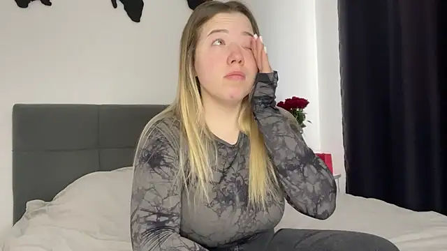 Embersweetbunny online show from 02.09.25