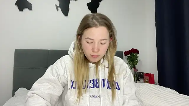 Embersweetbunny online show from 02.12.25