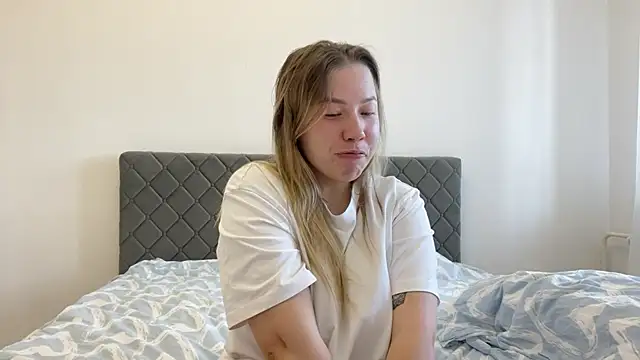 Embersweetbunny online show from 03.19.25