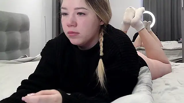 Embersweetbunny online show from 02.04.26