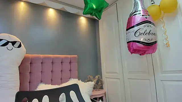 IssadoraJames online show from 10.01.25