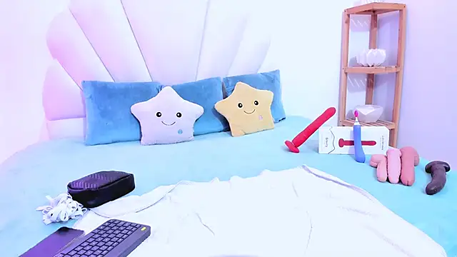 Lizzie Williams  online show from 09.19.25