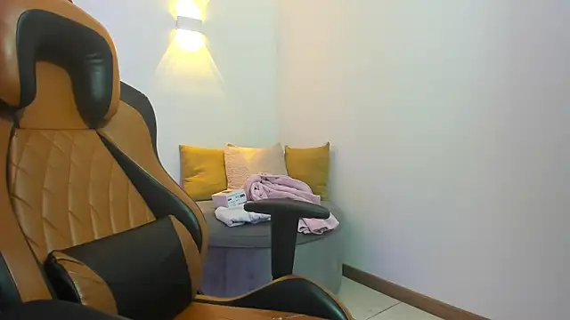 Lizzie Williams  online show from 09.24.25