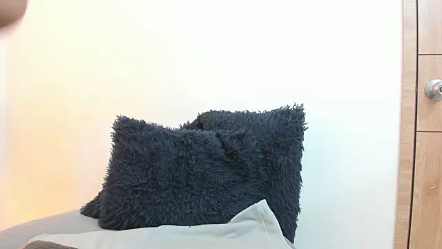 Lizzie Williams  online show from 12.21.25