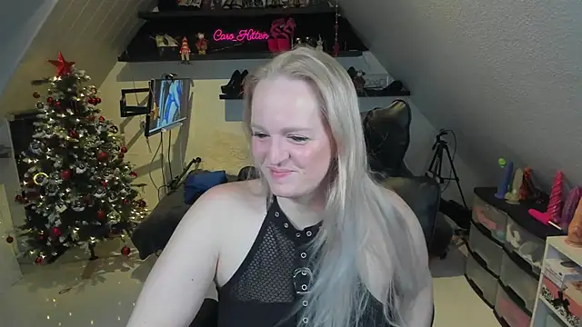 caro kitten online show from 12.19.25