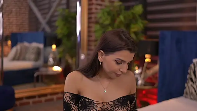 Snapshot of NicoleCellini chatting on 02.22.25 NicoleCellini online show from 02.22.25