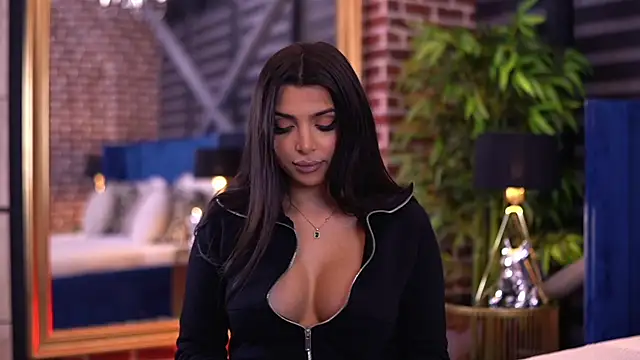 Snapshot of NicoleCellini chatting on 10.15.25 NicoleCellini online show from 10.15.25