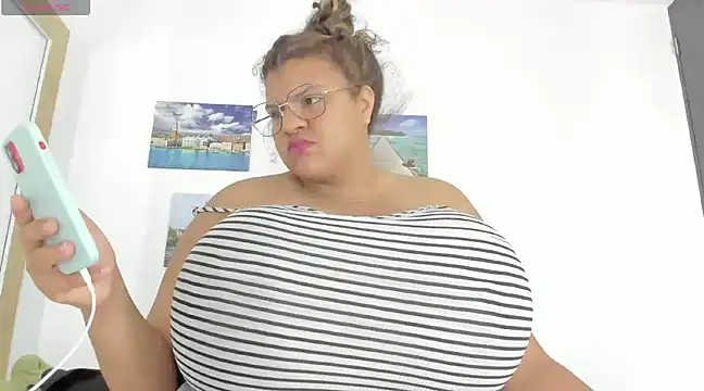 Snapshot of bigmom69_ chatting on 12.12.24 bigmom69 online show from 12.12.24