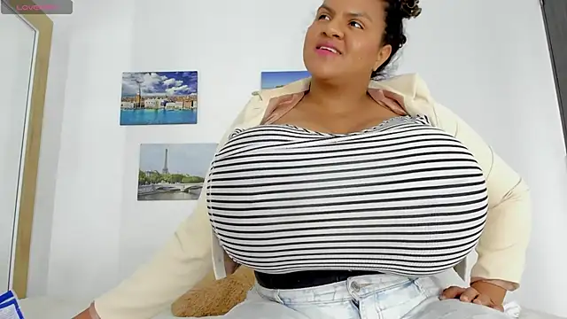 Snapshot of bigmom69_ chatting on 09.14.25 bigmom69 online show from 09.14.25