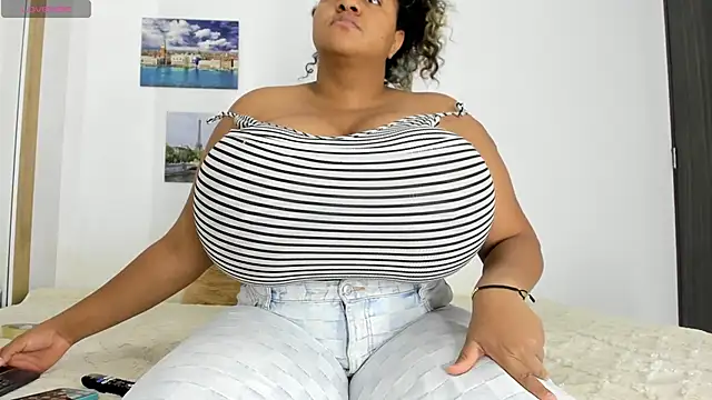 Snapshot of bigmom69_ chatting on 11.03.25 bigmom69 online show from 11.03.25