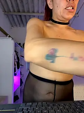 Snapshot of lia_huan chatting on 09.29.25 lia huan online show from 09.29.25