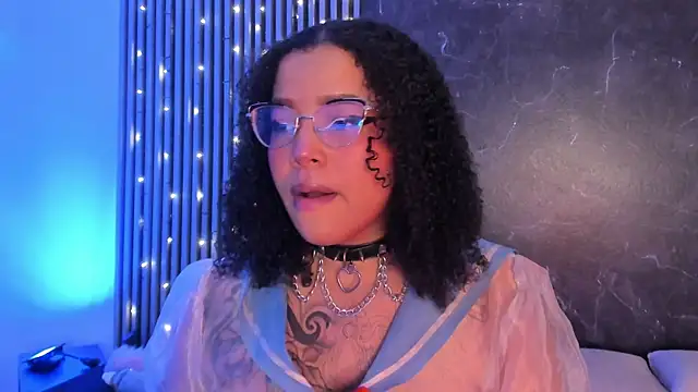 Snapshot of Emiilycollins chatting on 12.13.24 Emiilycollins online show from 12.13.24