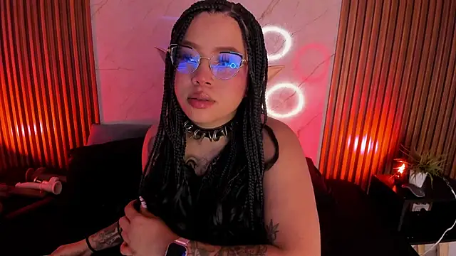 Snapshot of Emiilycollins chatting on 02.12.25 Emiilycollins online show from 02.12.25