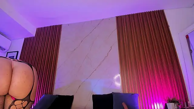 Snapshot of Emiilycollins chatting on 02.17.25 Emiilycollins online show from 02.17.25