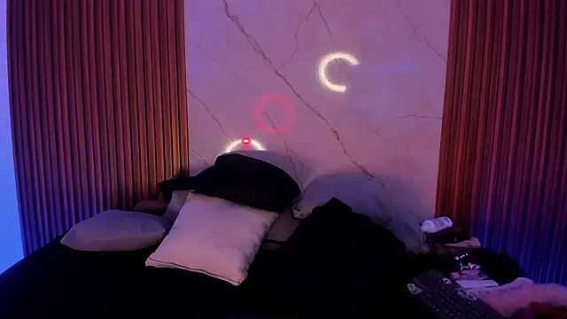 Snapshot of Emiilycollins chatting on 12.04.25 Emiilycollins online show from 12.04.25