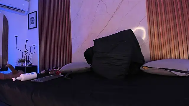 Emiilycollins online show from 12.20.25