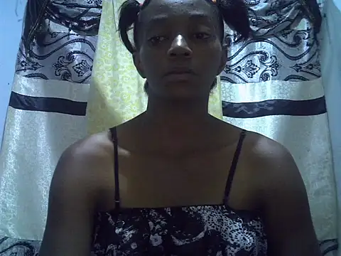 Snapshot of ElianeHot chatting on 11.22.25 ElianeHot online show from 11.22.25