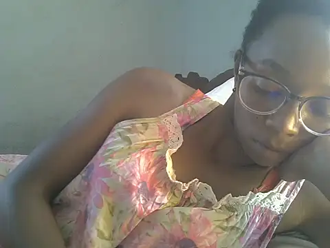 Snapshot of ElianeHot chatting on 03.27.26 ElianeHot online show from 03.27.26
